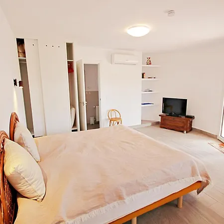 Emi - Private Pool & Sea View In
